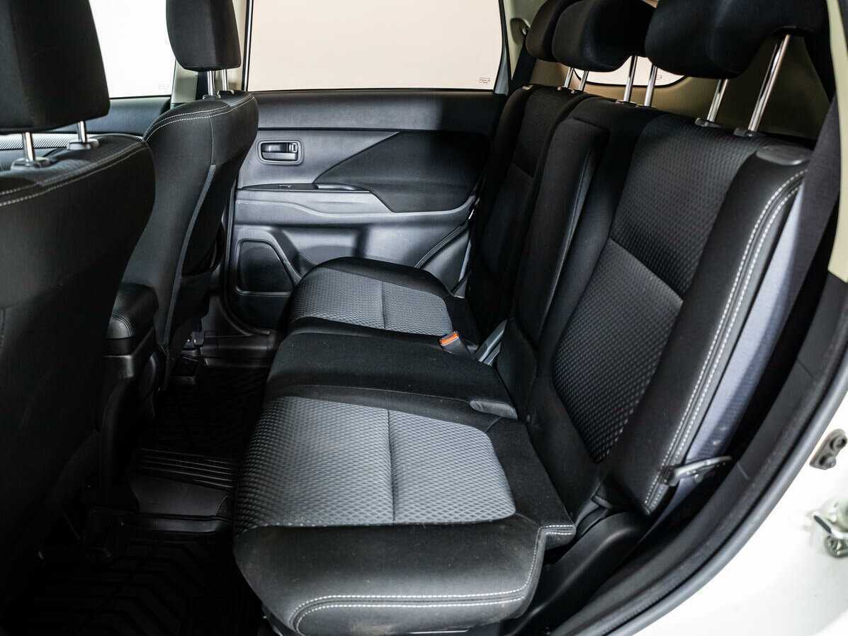 Б/У Митсубиши Оутлэндер 2018 года. Фото: #7