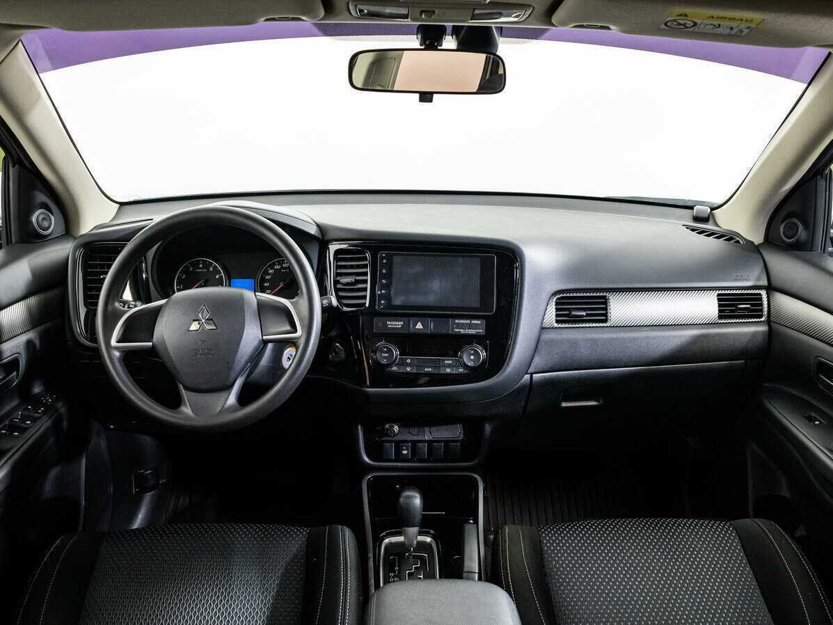 Б/У Митсубиши Оутлэндер 2018 года. Фото: #10