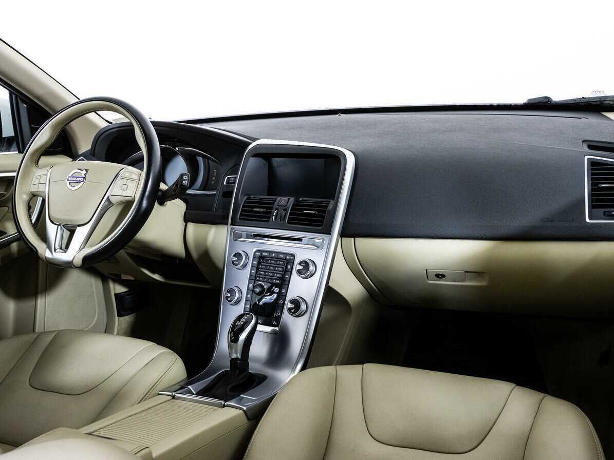 Б/У Вольво ИксЦ60 2016 года. Фото: #6