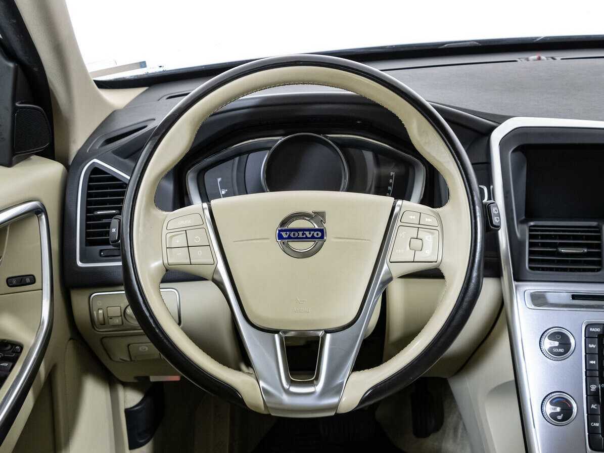 Б/У Вольво ИксЦ60 2016 года. Фото: #7