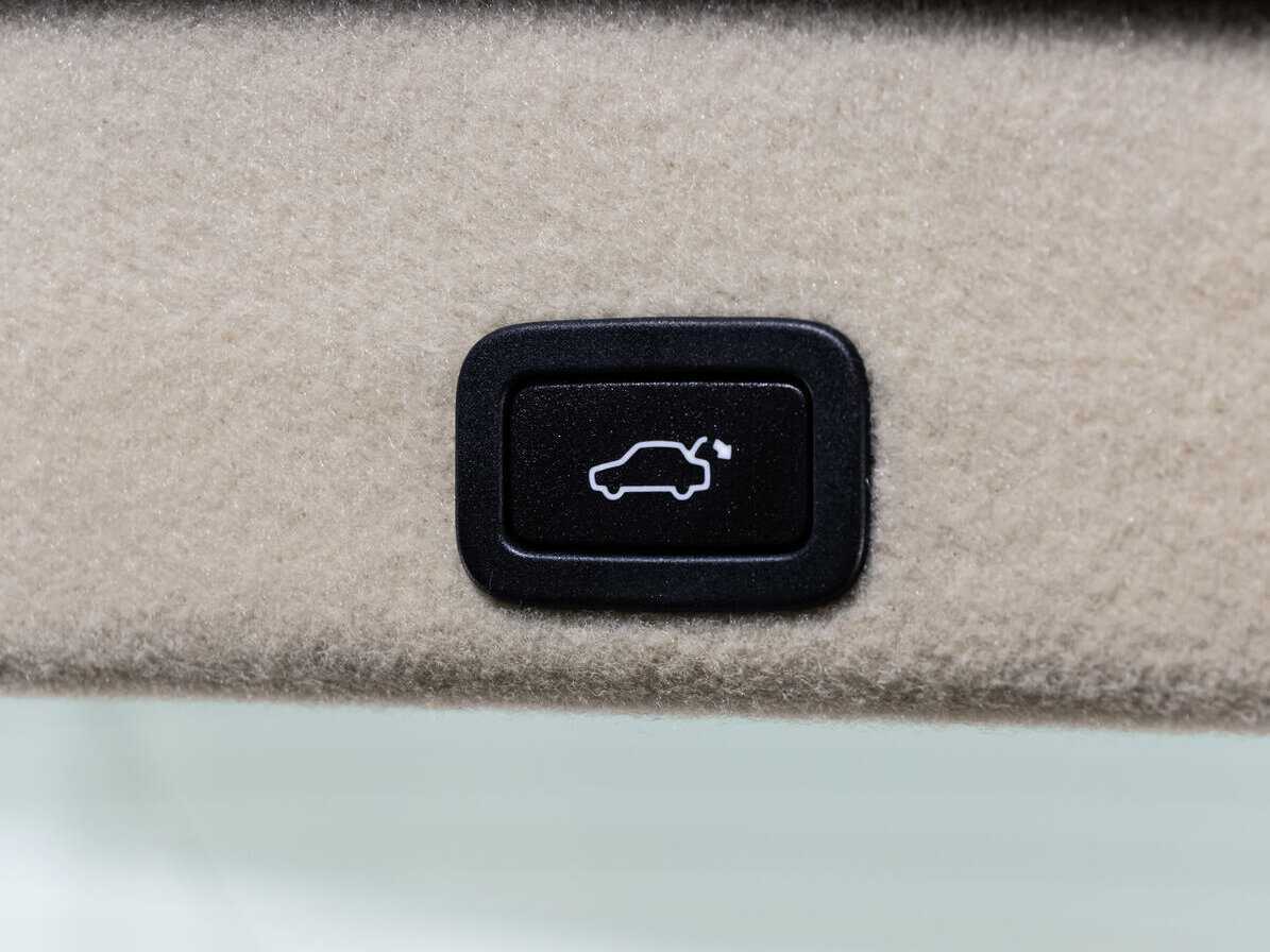 Б/У Вольво ИксЦ60 2016 года. Фото: #14