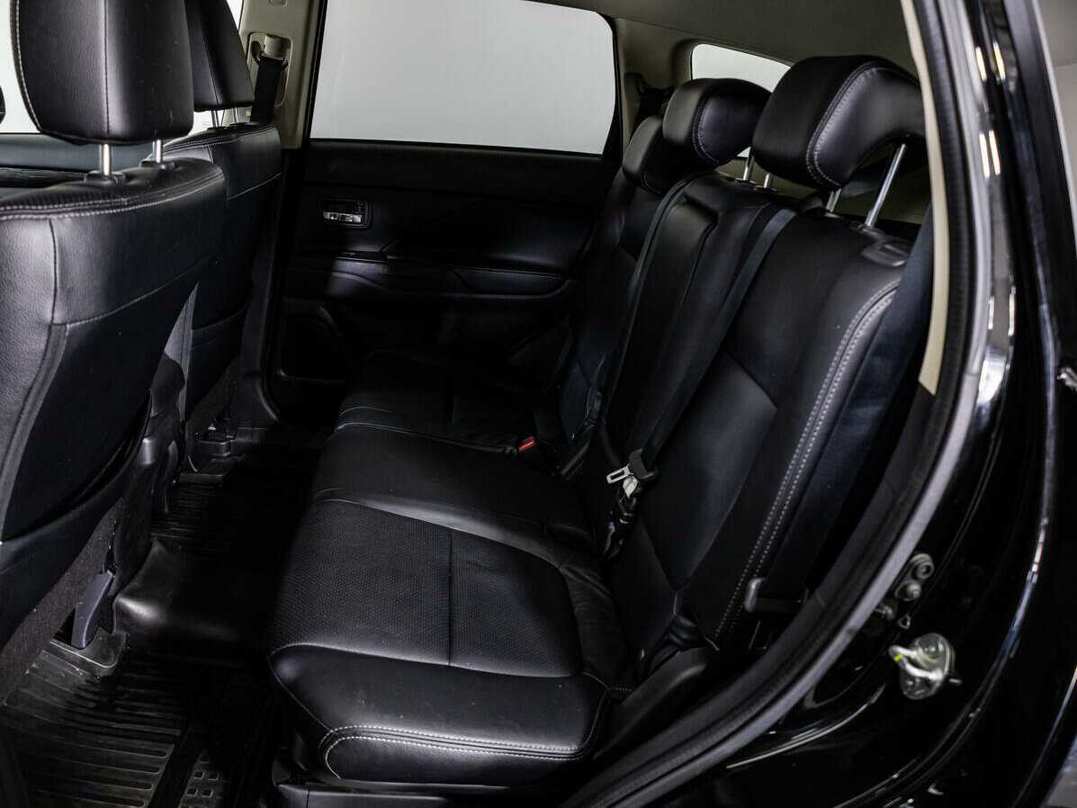 Б/У Митсубиши Оутлэндер 2015 года. Фото: #7