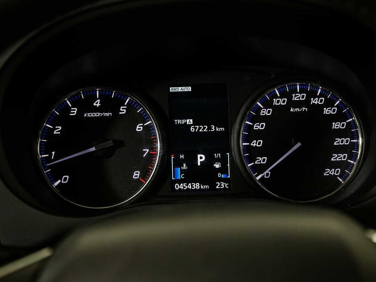 Б/У Митсубиши Оутлэндер 2015 года. Фото: #9