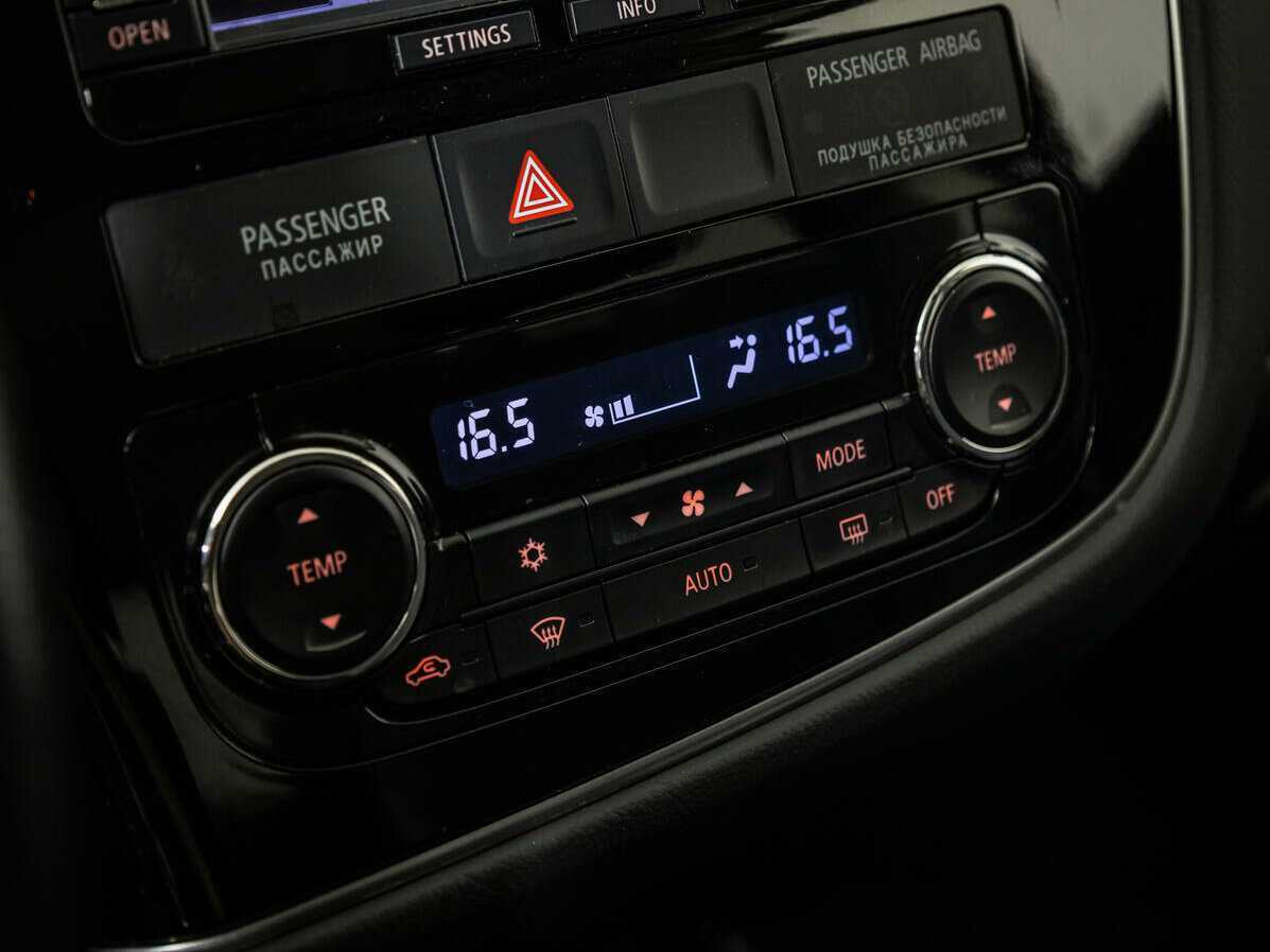 Б/У Митсубиши Оутлэндер 2015 года. Фото: #15