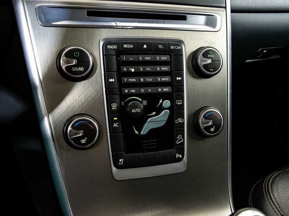 Б/У Вольво ИксЦ60 2013 года. Фото: #13