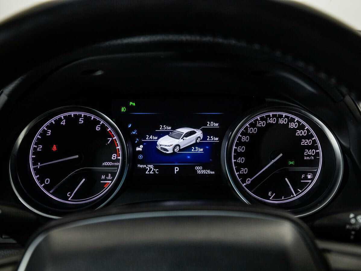 Б/У Тойота Камри 2018 года. Фото: #10