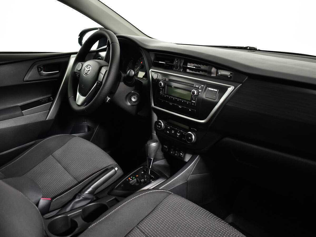 Б/У Тойота Аурис 2013 года. Фото: #8