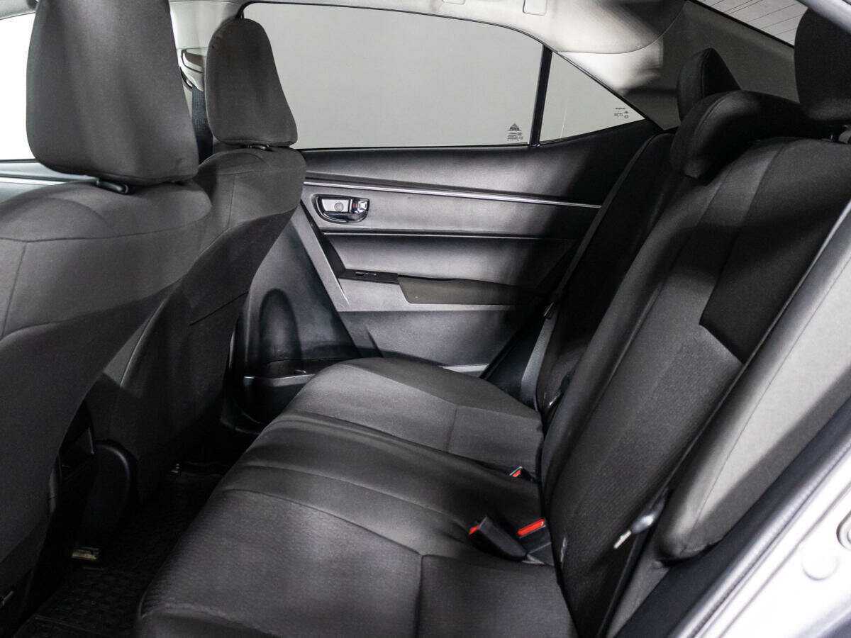 Б/У Тойота Королла 2015 года. Фото: #9