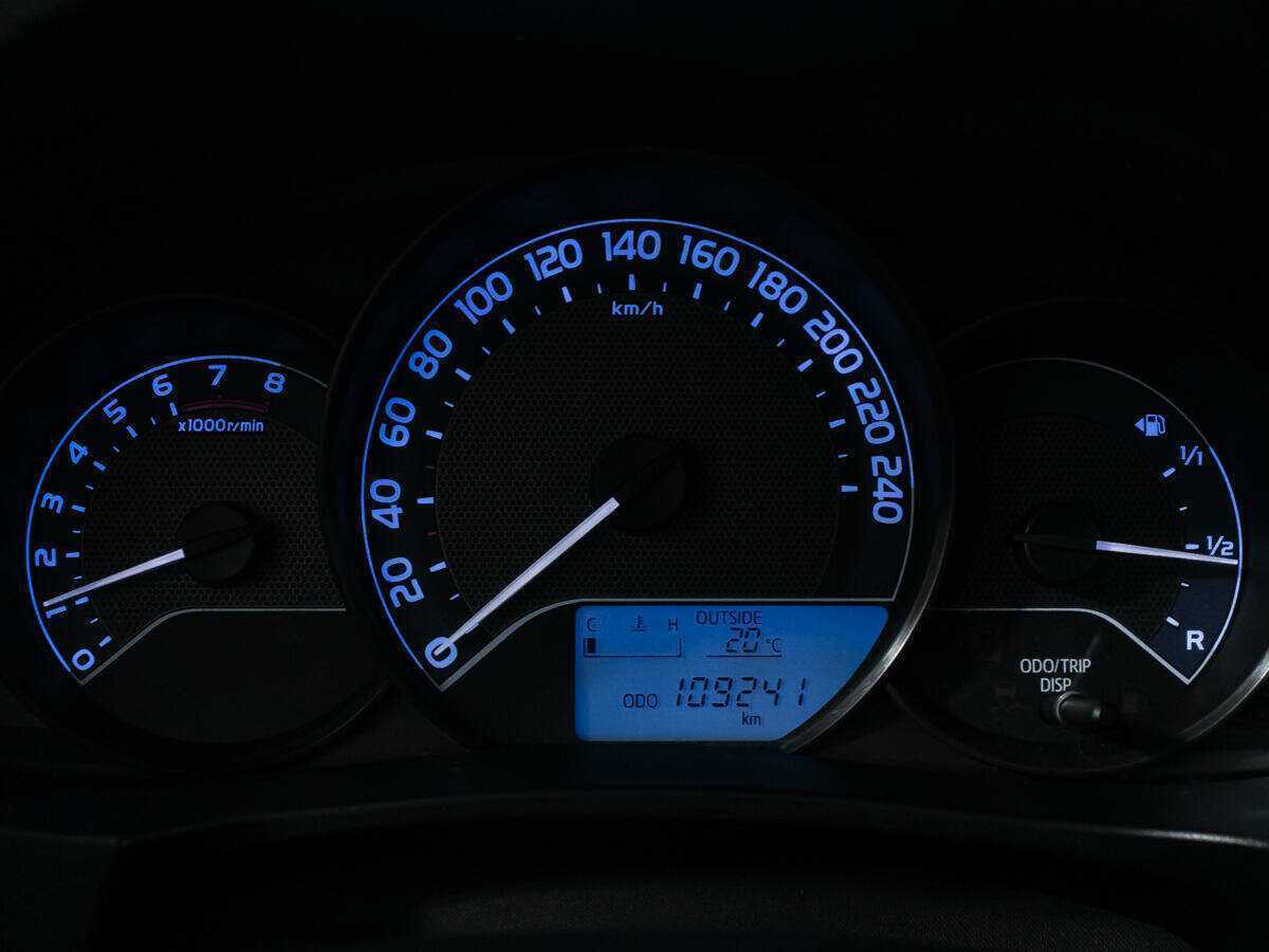 Б/У Тойота Королла 2015 года. Фото: #11