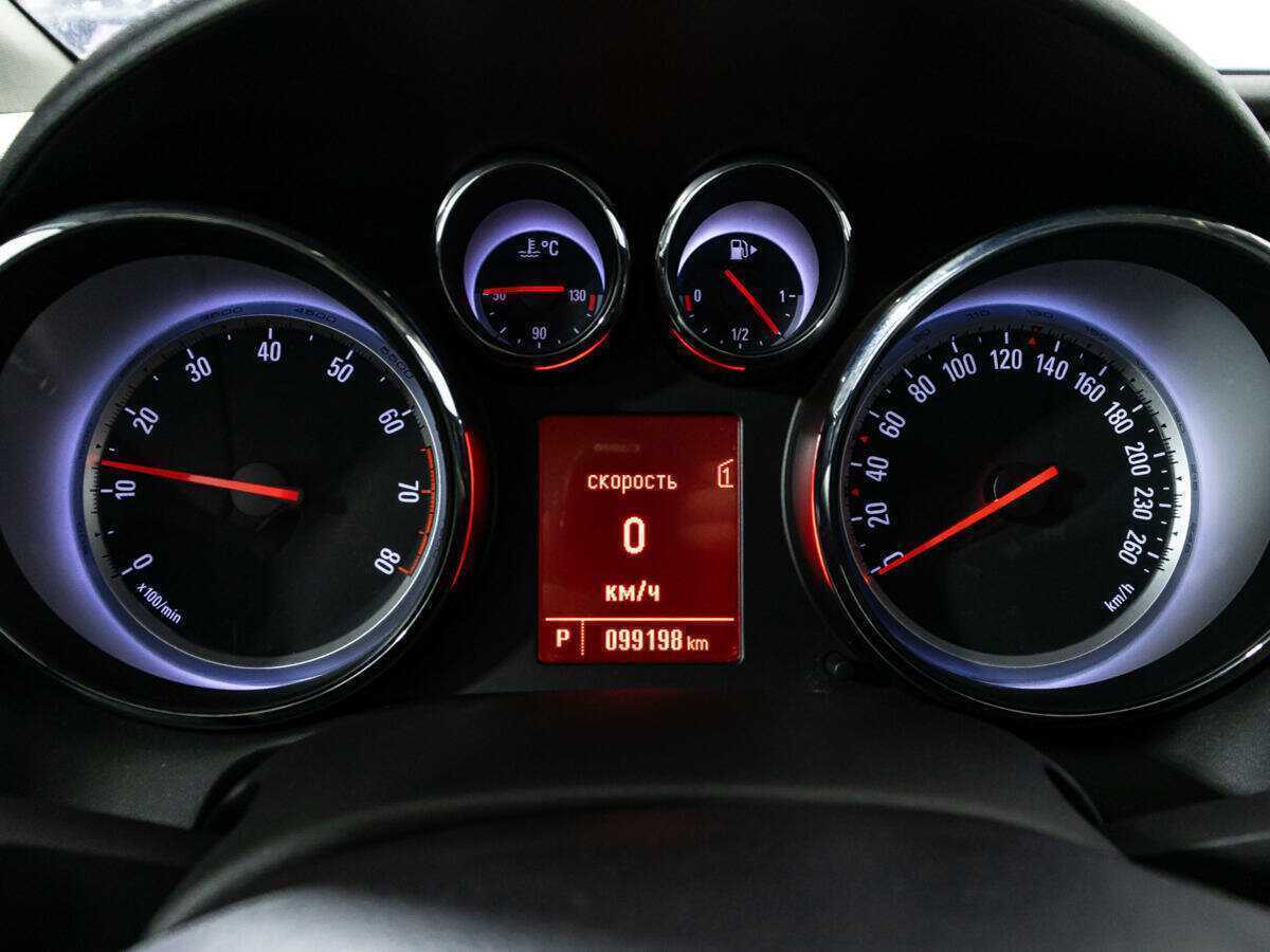 Б/У Опель Астра 2012 года. Фото: #11