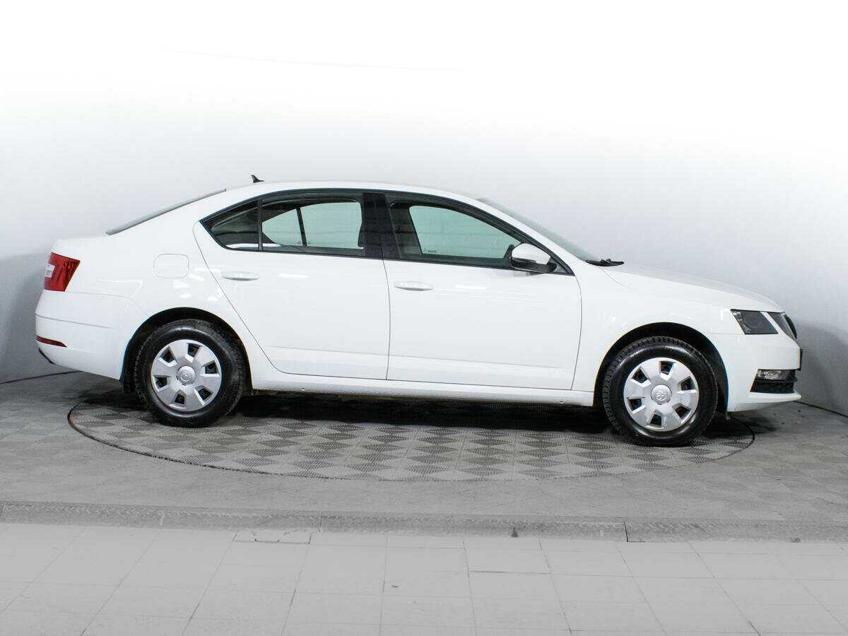 Б/У Шкода Октавия 2019 года. Фото: #3