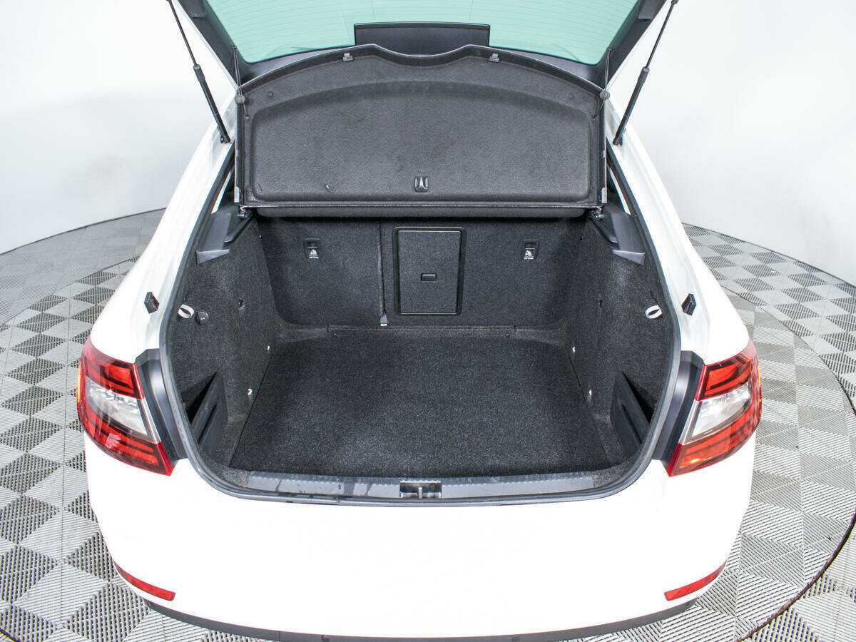 Б/У Шкода Октавия 2018 года. Фото: #17