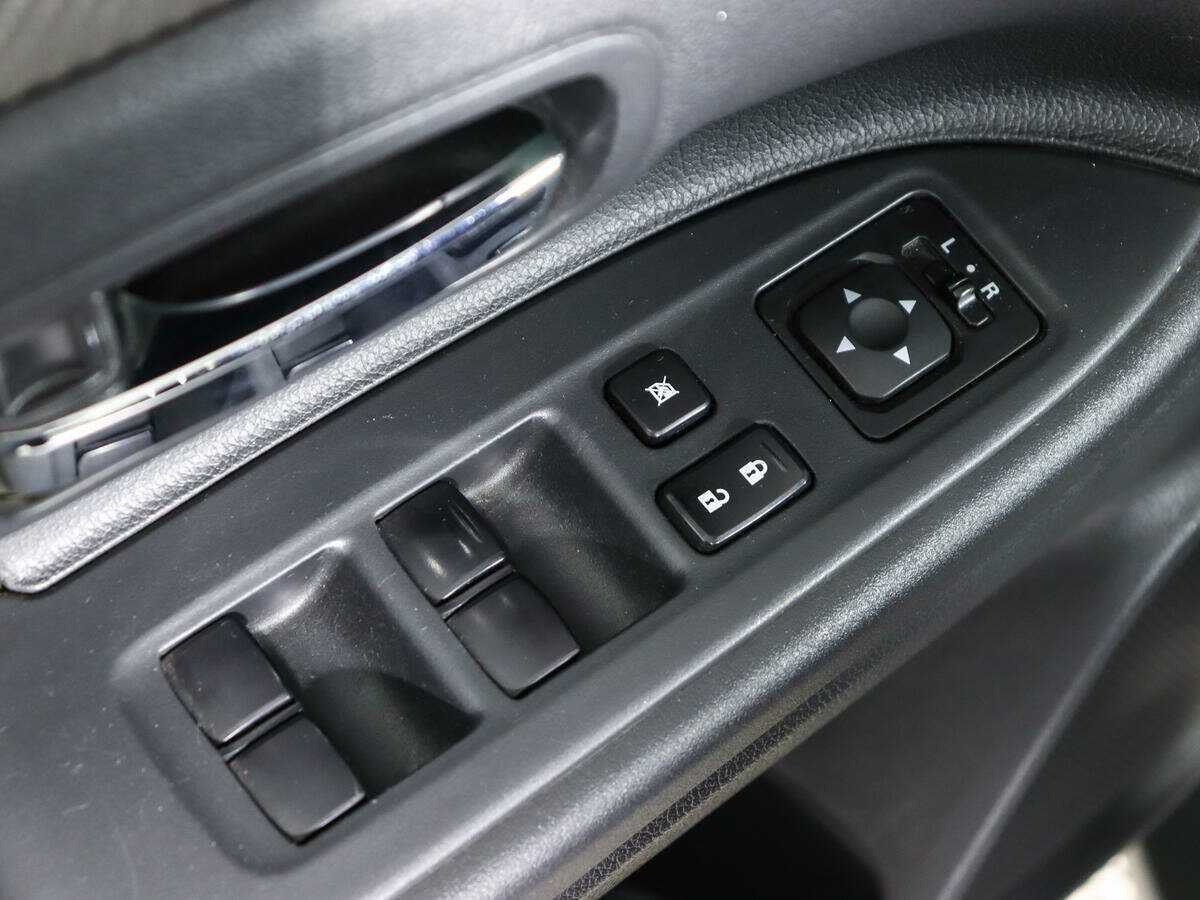 Б/У Митсубиши Оутлэндер 2013 года. Фото: #14