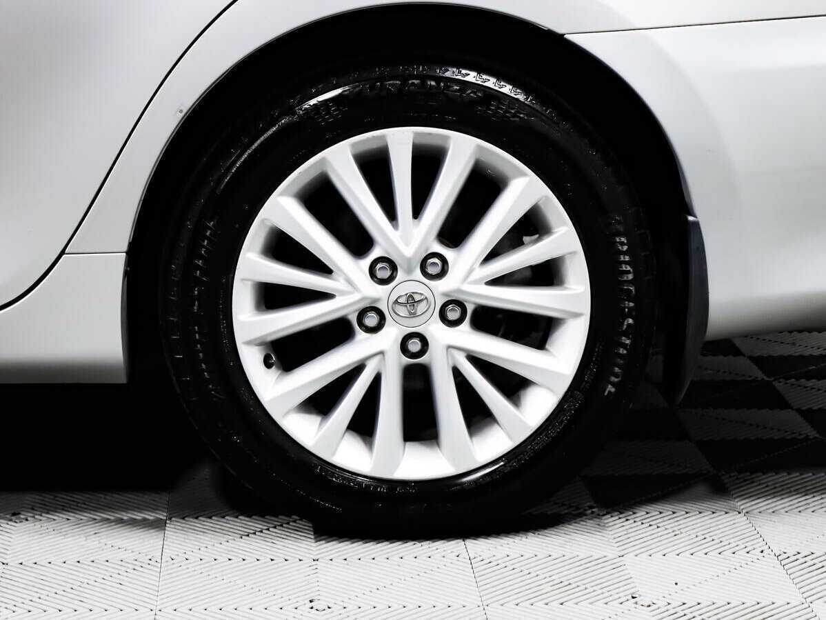 Б/У Тойота Камри 2015 года. Фото: #13