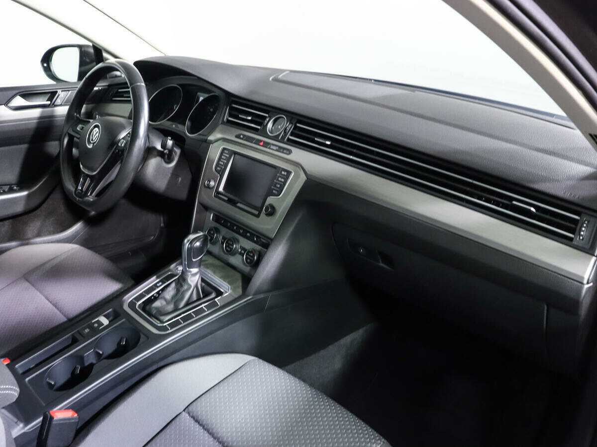 Б/У Фольксваген Пассат 2016 года. Фото: #6