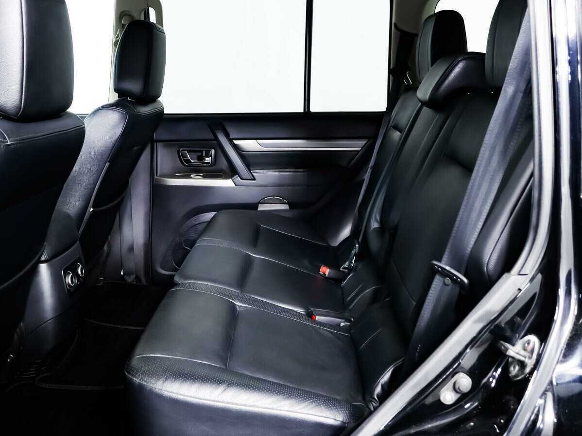 Б/У Митсубиши Паджеро 2013 года. Фото: #11