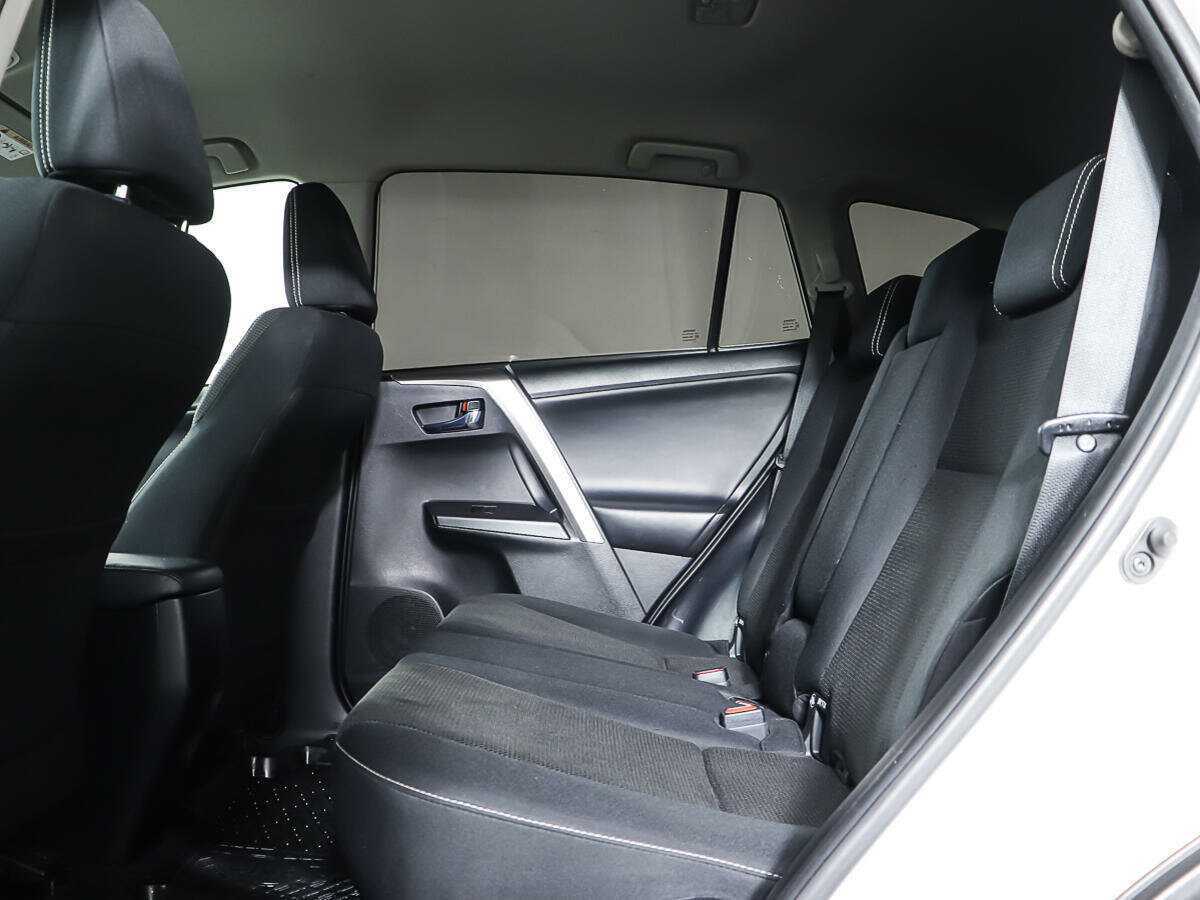 Б/У Тойота Рав4 2017 года. Фото: #9