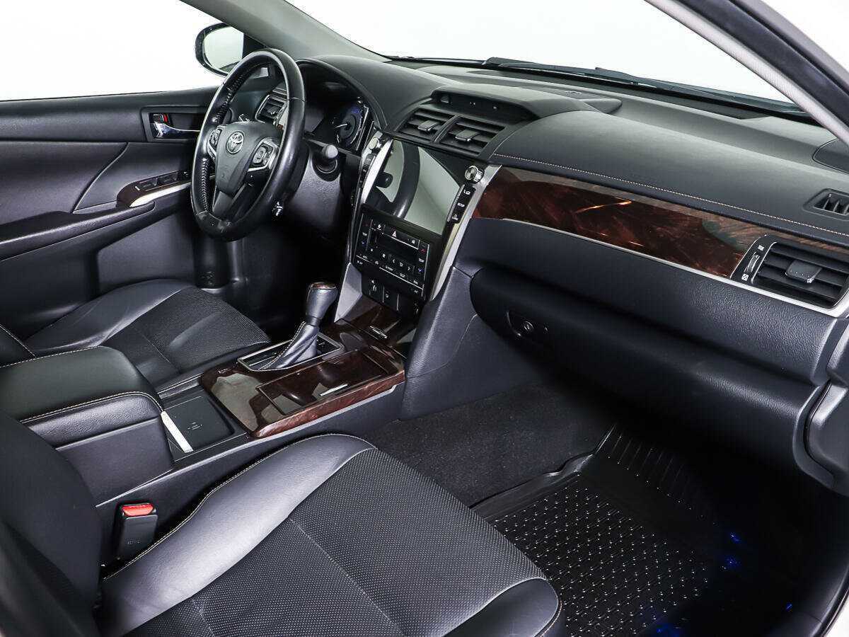 Б/У Тойота Камри 2017 года. Фото: #8