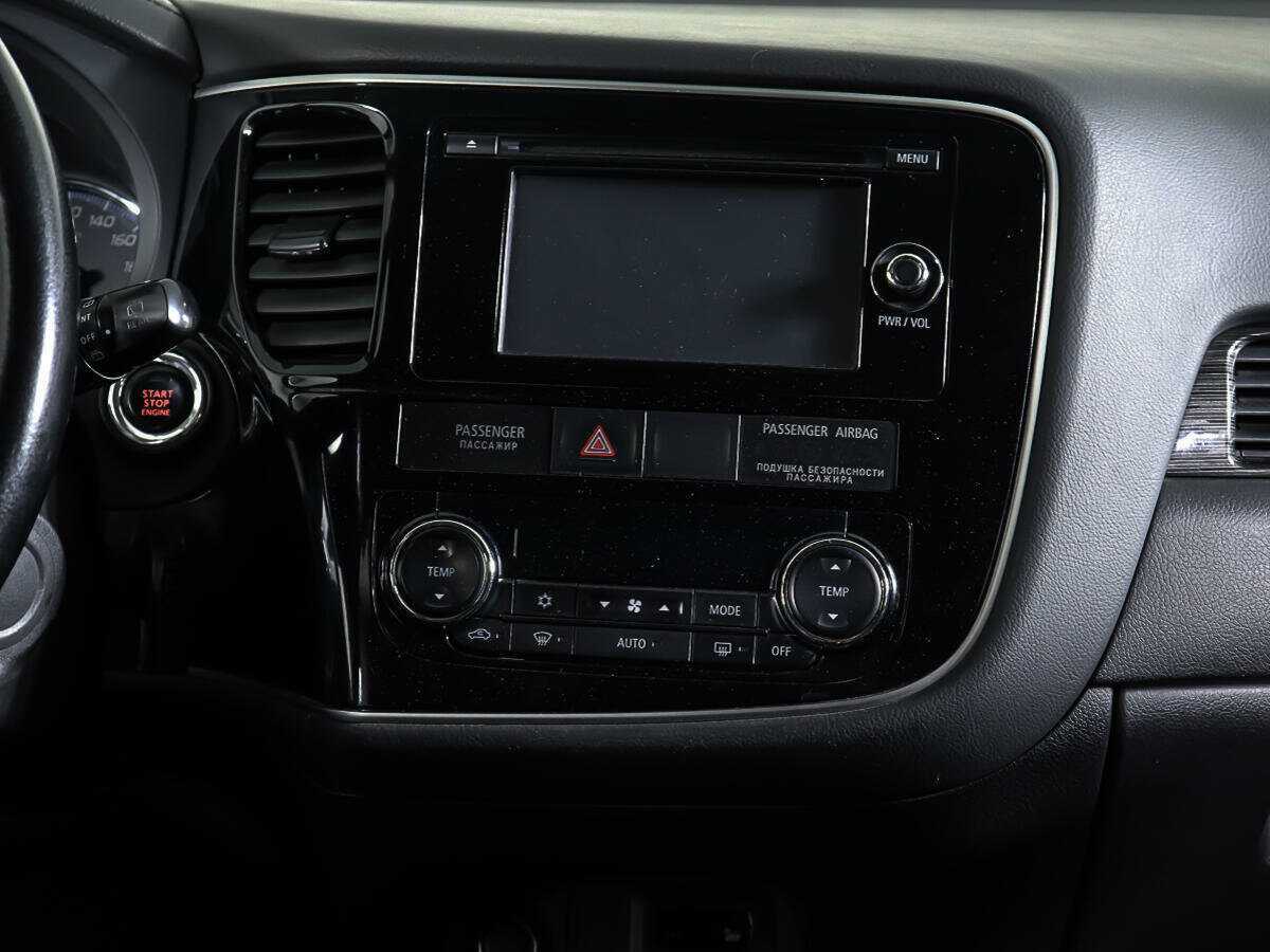 Б/У Митсубиши Оутлэндер 2015 года. Фото: #11