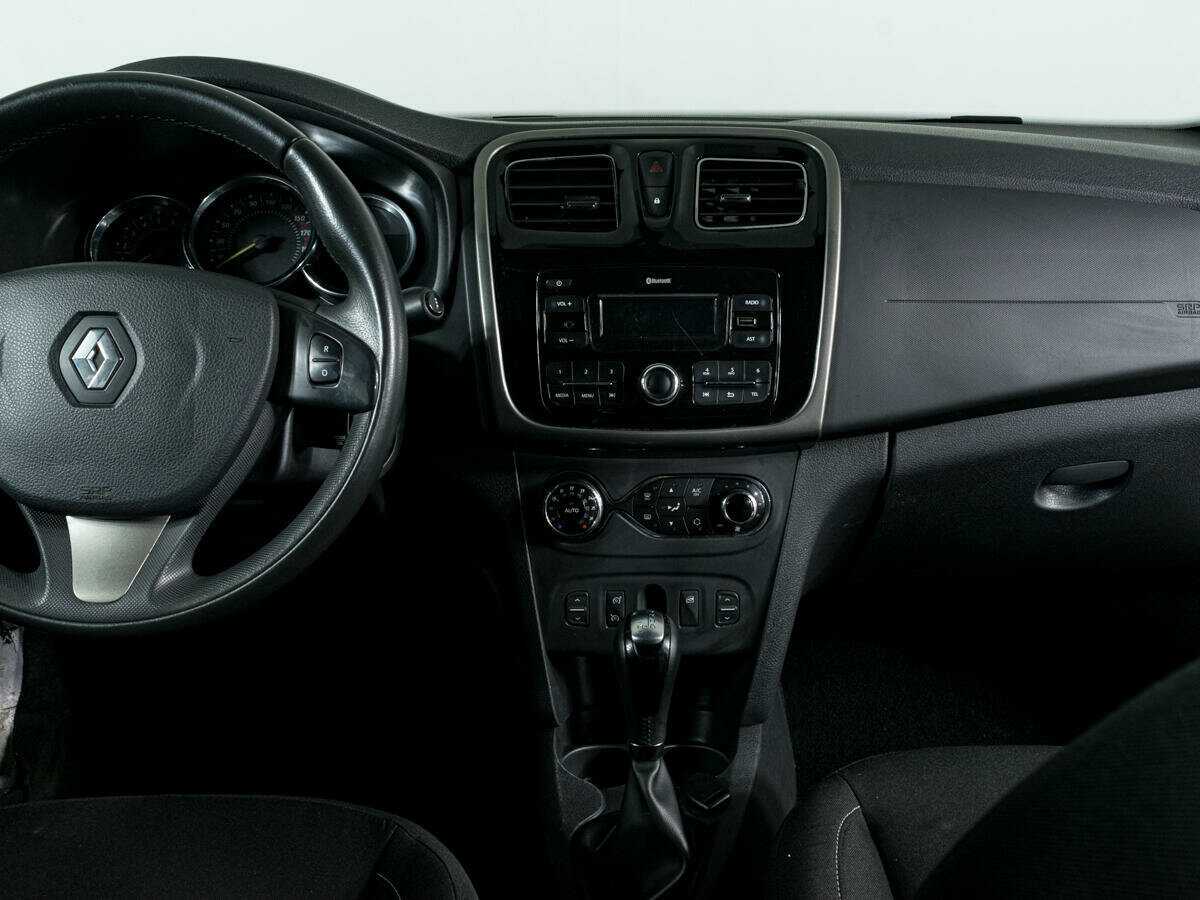 Б/У Рено Сандеро 2017 года. Фото: #9