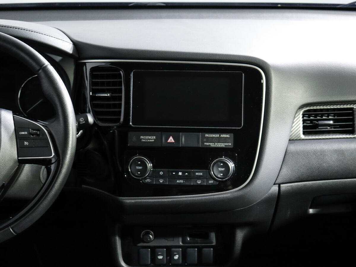 Б/У Митсубиши Оутлэндер 2018 года. Фото: #10