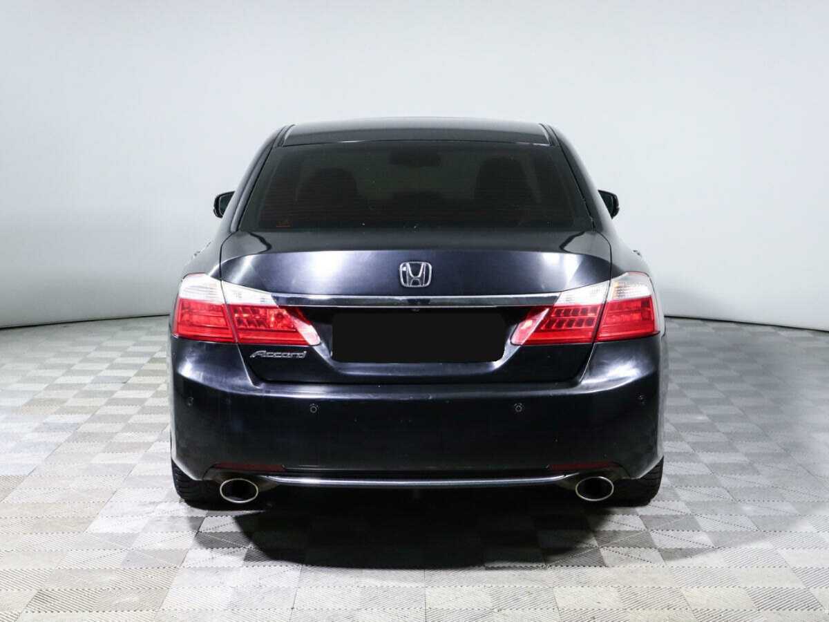 Б/У Хонда Аккорд 2013 года. Фото: #4