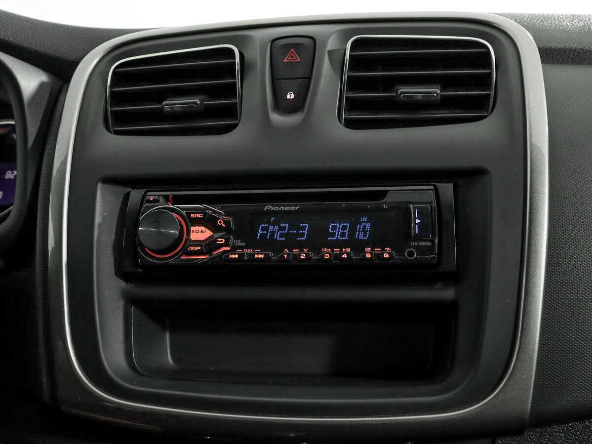 Б/У Рено Сандеро 2016 года. Фото: #13