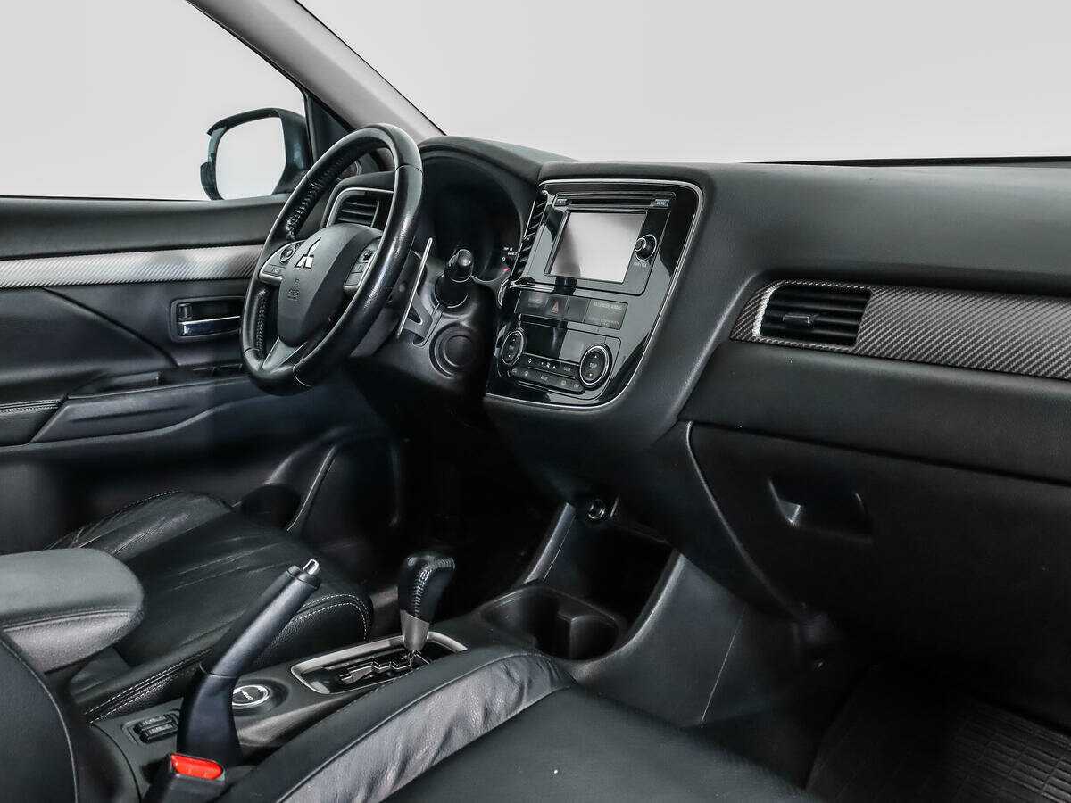 Б/У Митсубиши Оутлэндер 2014 года. Фото: #12