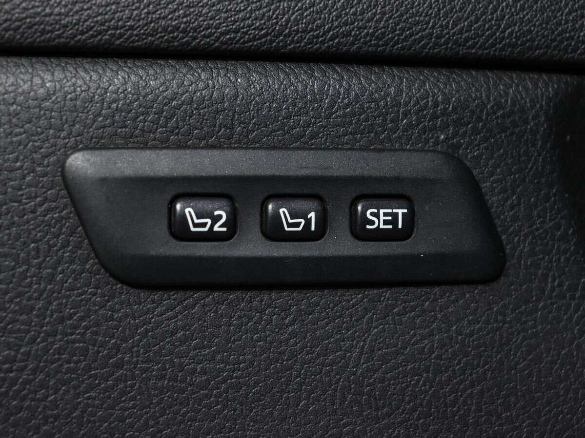 Б/У Тойота Авенсис 2018 года. Фото: #14