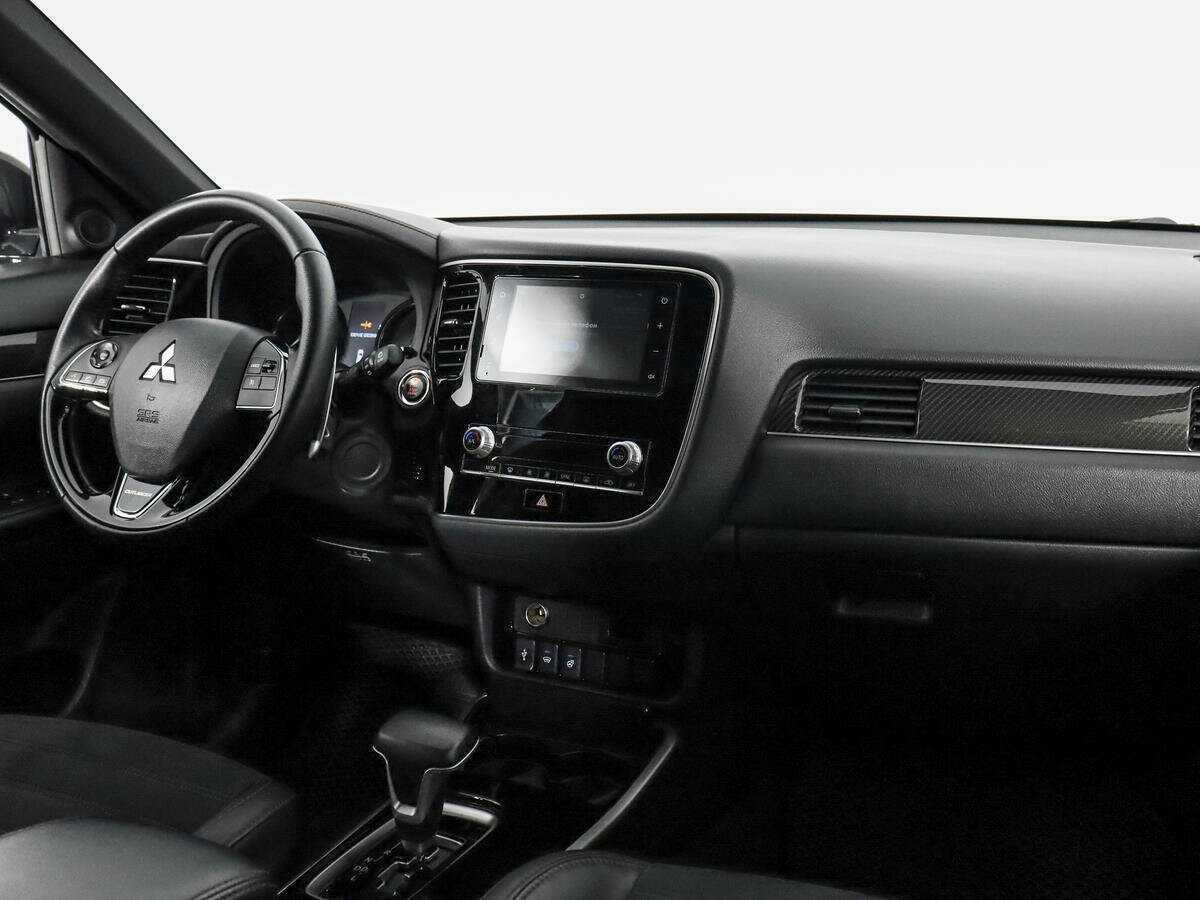 Б/У Митсубиши Оутлэндер 2020 года. Фото: #10