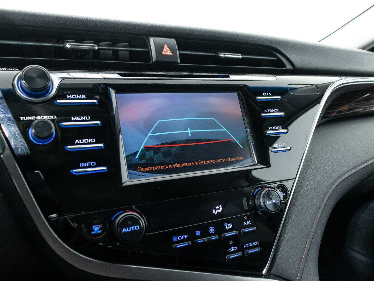 Б/У Тойота Камри 2018 года. Фото: #14