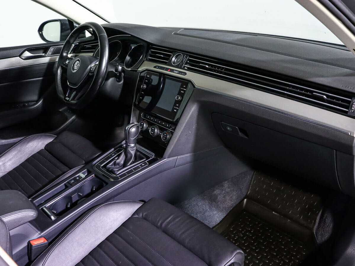 Б/У Фольксваген Пассат 2017 года. Фото: #6