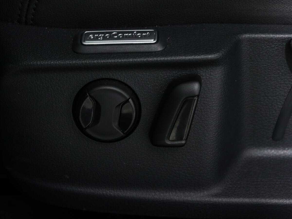 Б/У Фольксваген Пассат 2017 года. Фото: #16