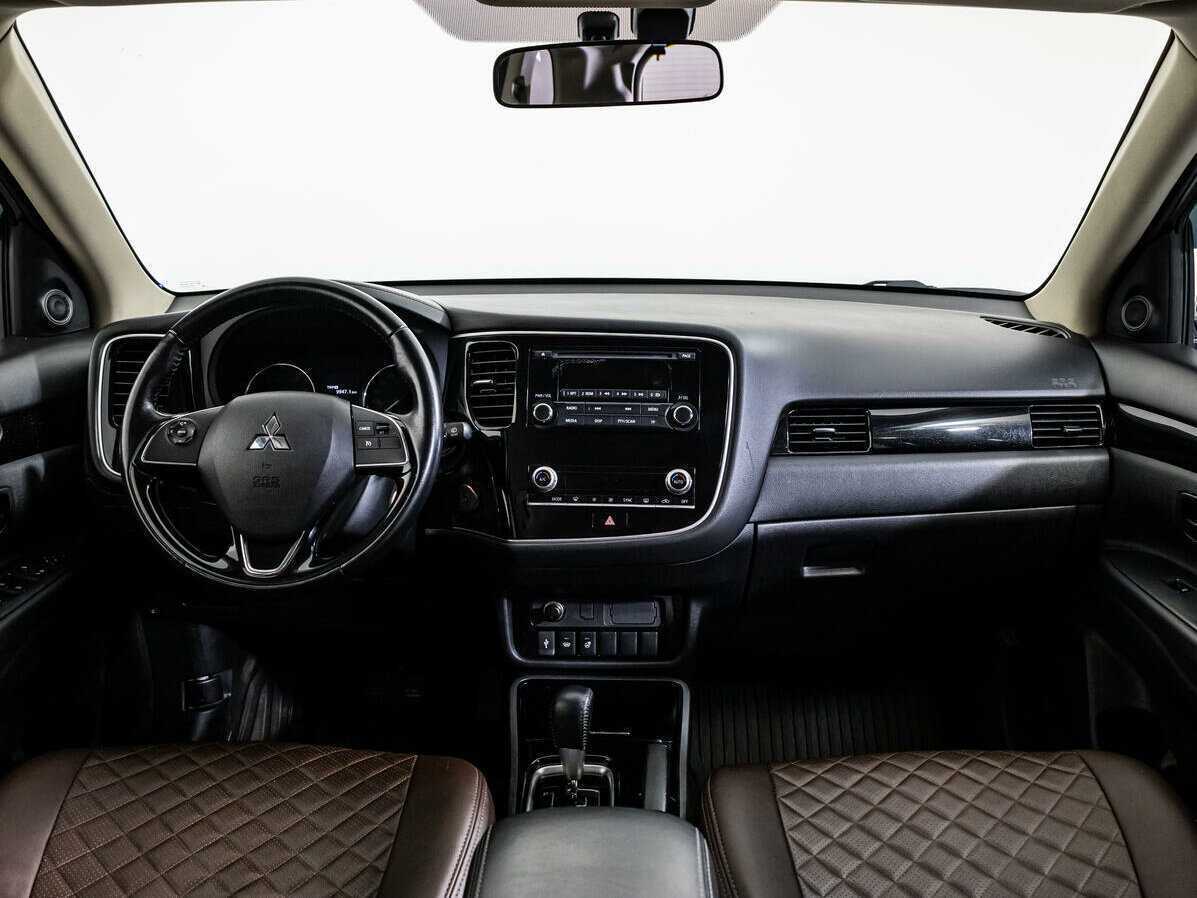 Б/У Митсубиши Оутлэндер 2020 года. Фото: #10