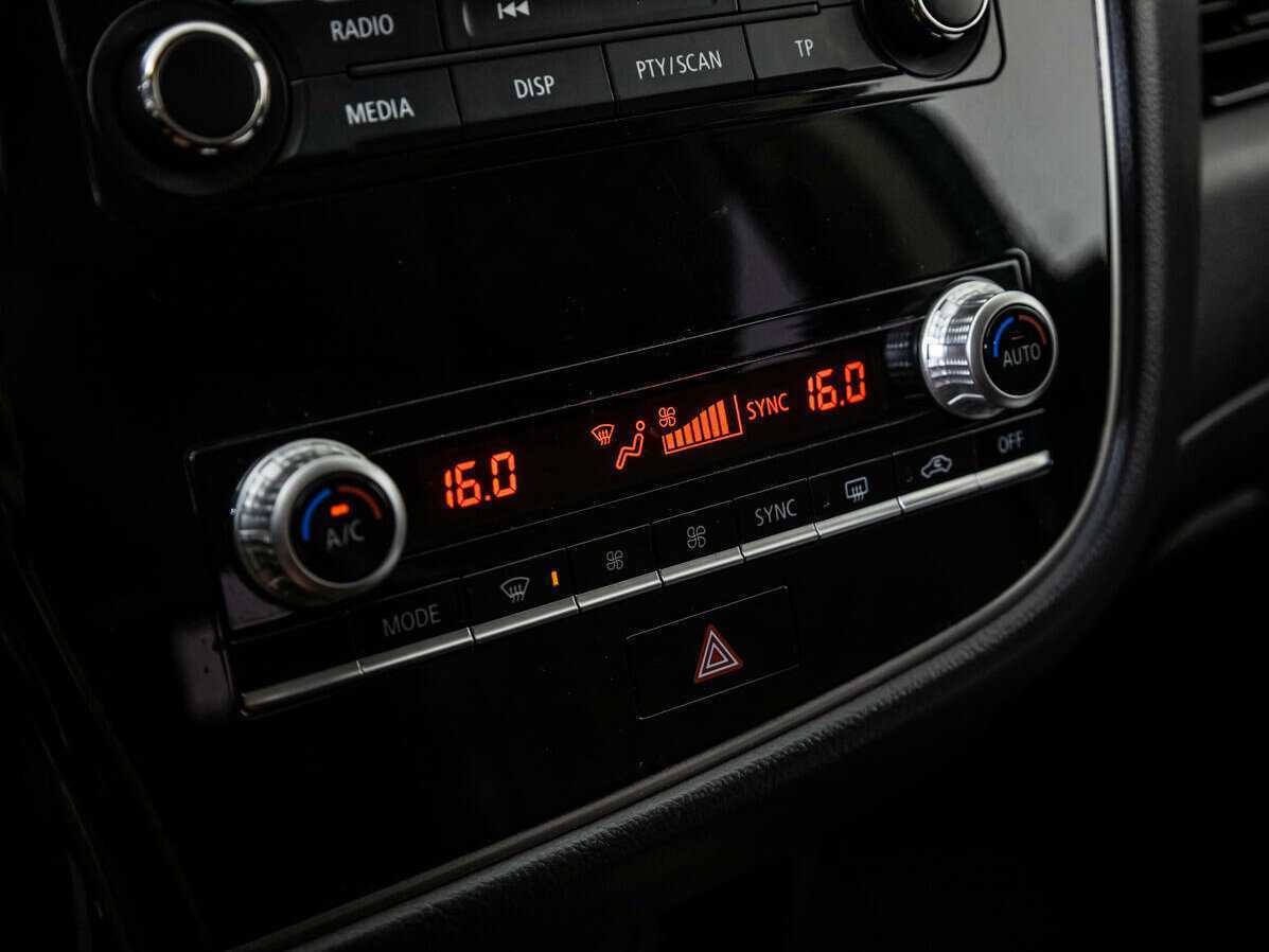 Б/У Митсубиши Оутлэндер 2020 года. Фото: #12