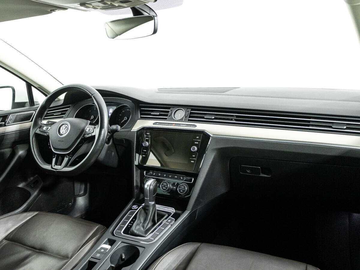 Б/У Фольксваген Пассат 2017 года. Фото: #8