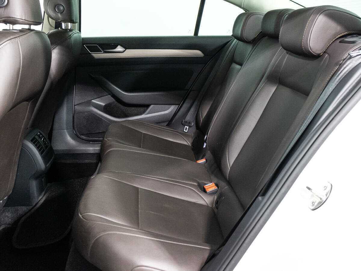 Б/У Фольксваген Пассат 2017 года. Фото: #9