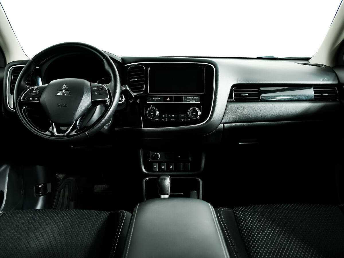 Б/У Митсубиши Оутлэндер 2019 года. Фото: #10