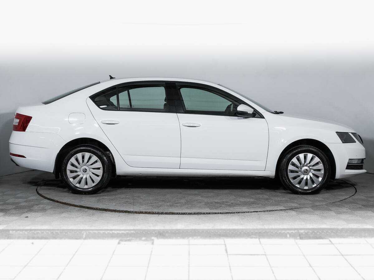 Б/У Шкода Октавия 2019 года. Фото: #3