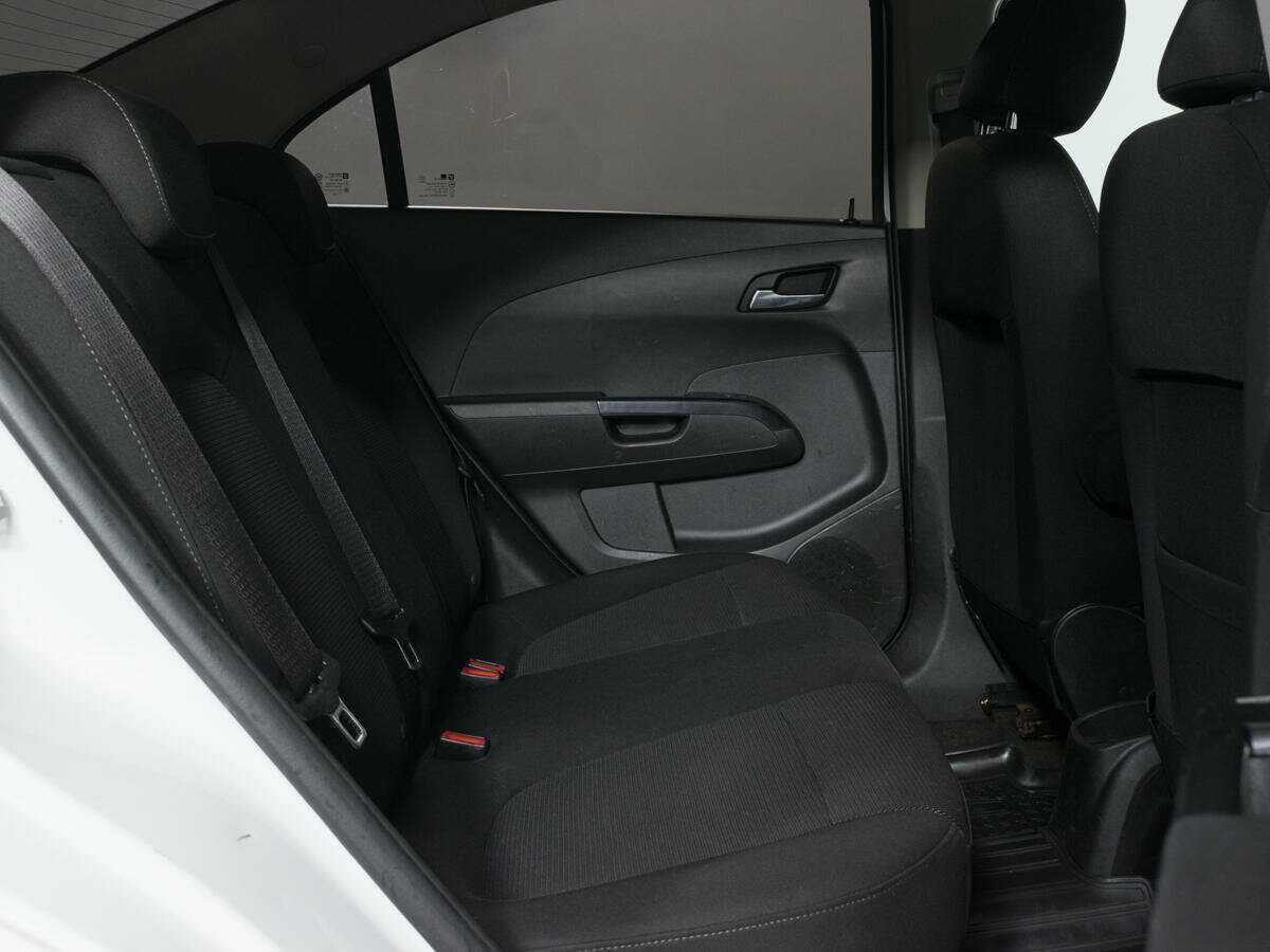 Б/У Шевроле Авео 2013 года. Фото: #8