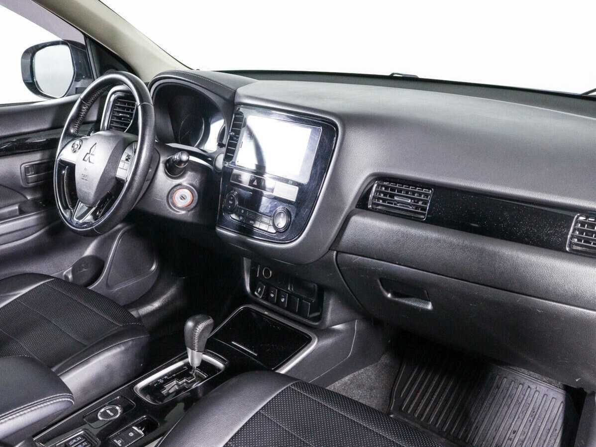 Б/У Митсубиши Оутлэндер 2019 года. Фото: #6