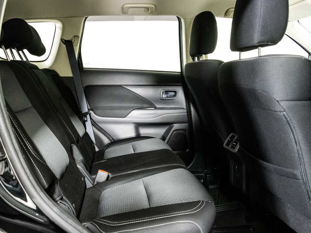 Б/У Митсубиши Оутлэндер 2019 года. Фото: #13