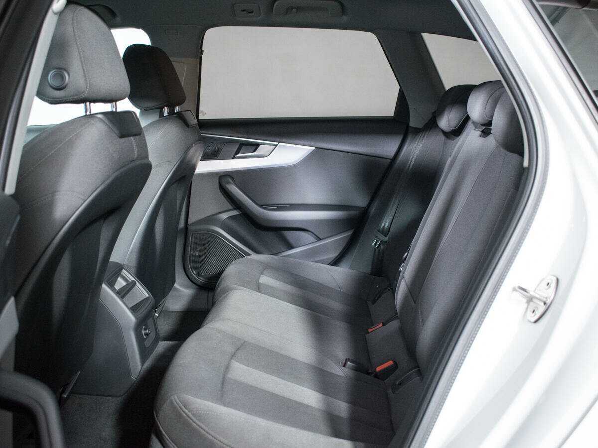 Б/У Ауди А4 2018 года. Фото: #9