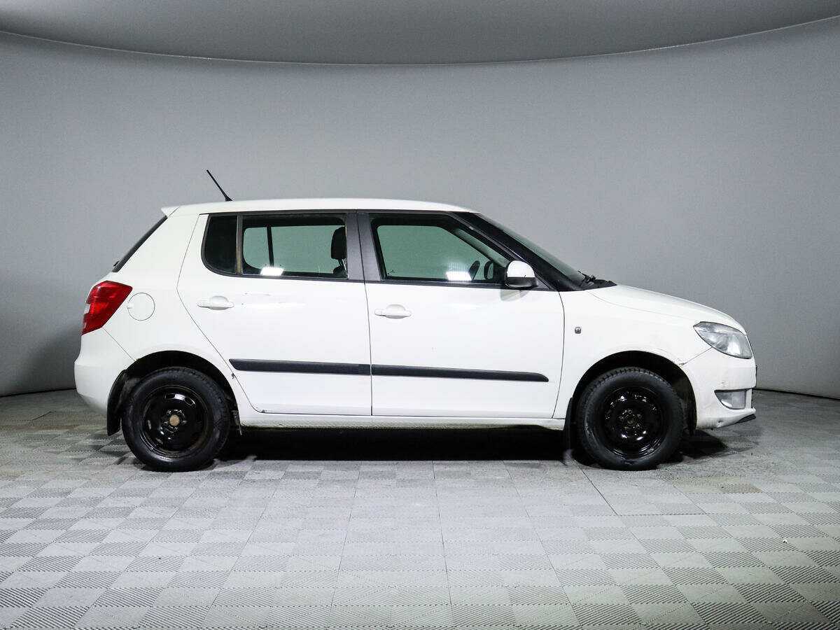 Б/У Шкода Фабия 2014 года. Фото: #3