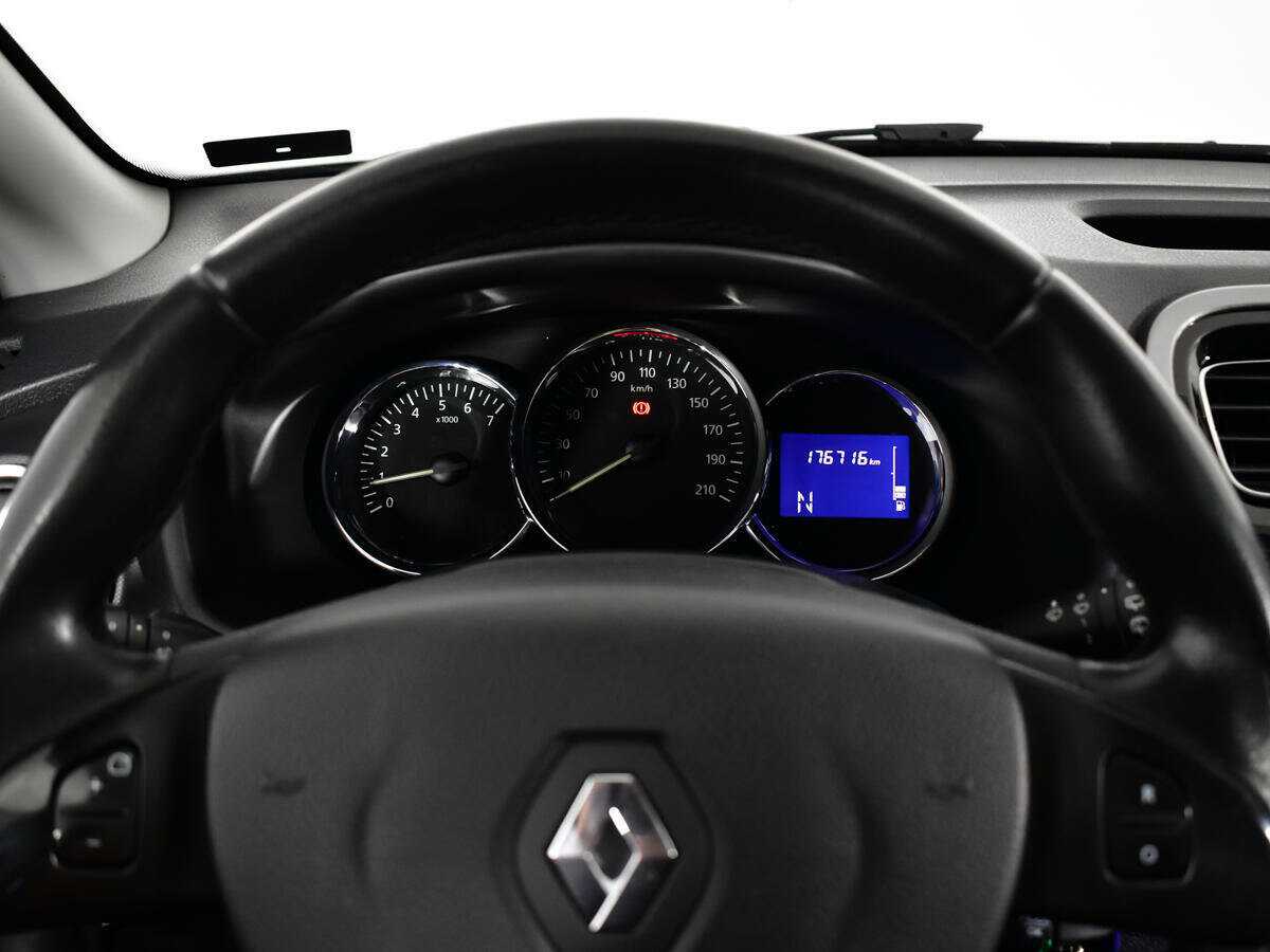 Б/У Рено Сандеро 2015 года. Фото: #10