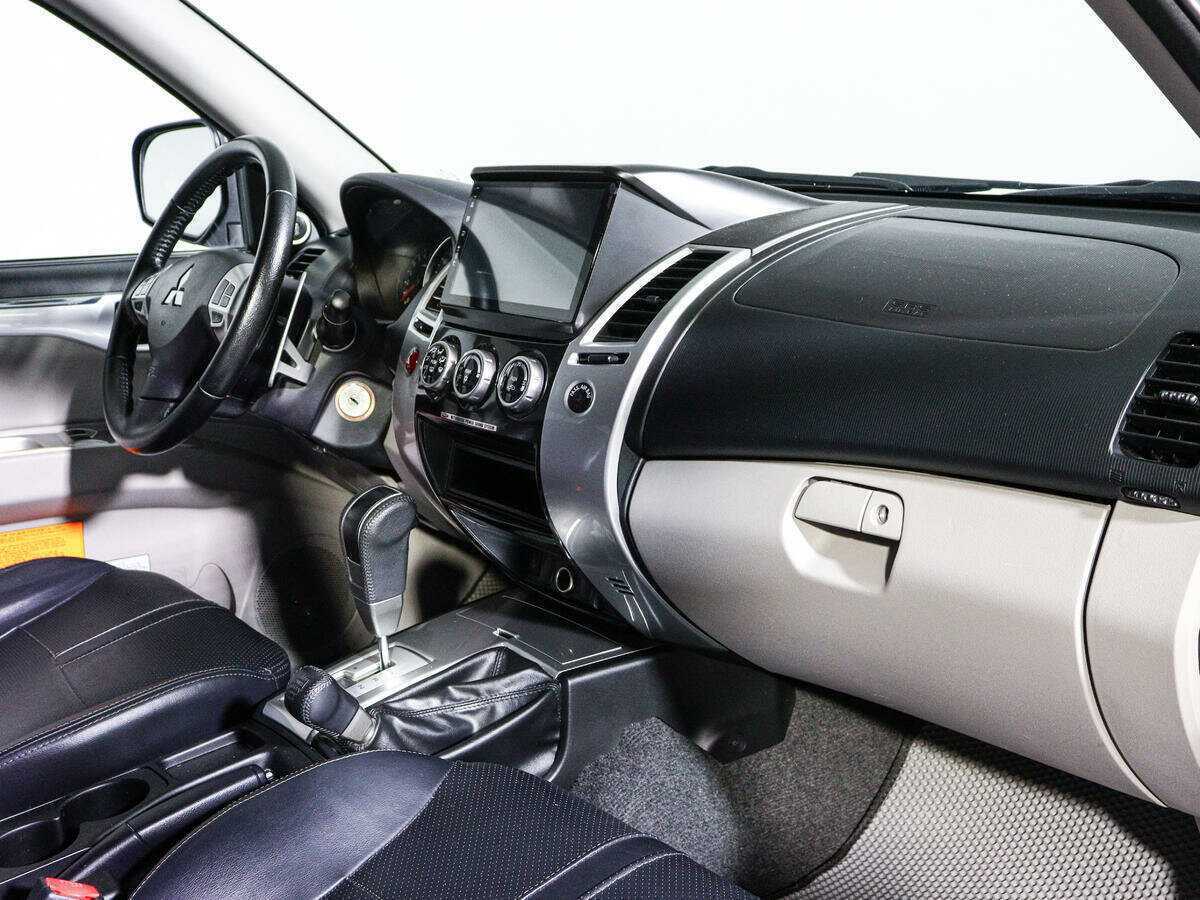 Б/У Митсубиши Паджеро Спорт 2012 года. Фото: #5