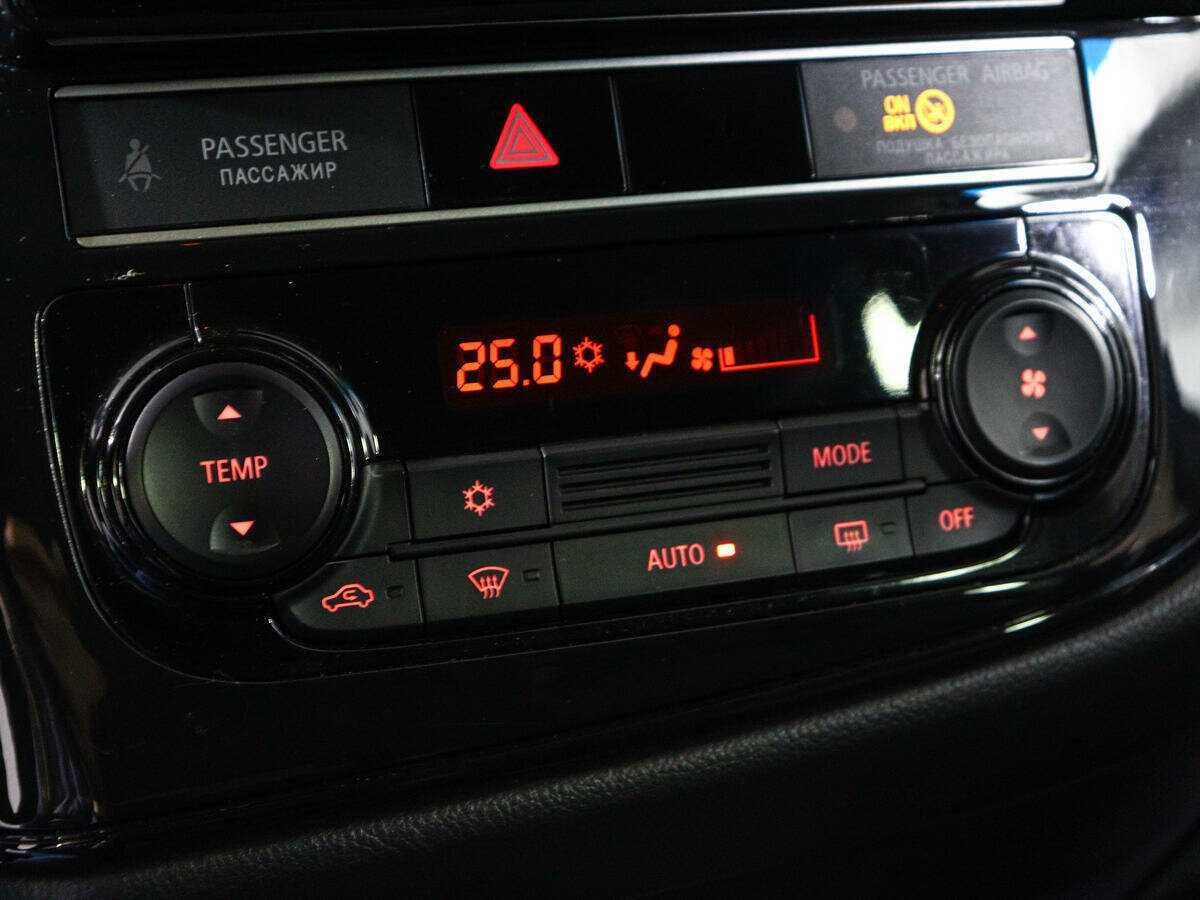 Б/У Митсубиши Оутлэндер 2018 года. Фото: #17