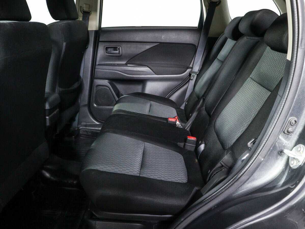 Б/У Митсубиши Оутлэндер 2015 года. Фото: #7