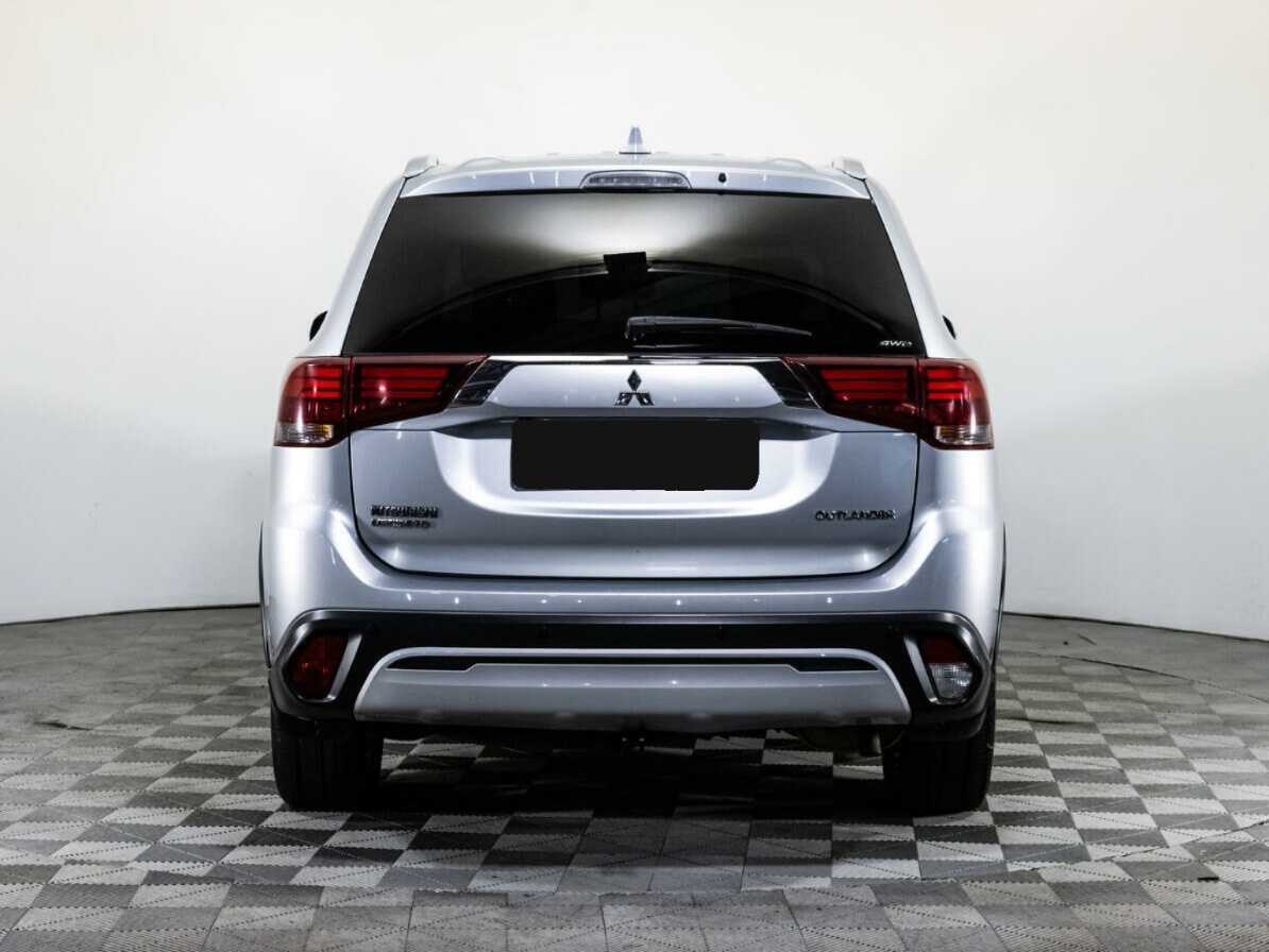 Б/У Митсубиши Оутлэндер 2019 года. Фото: #4