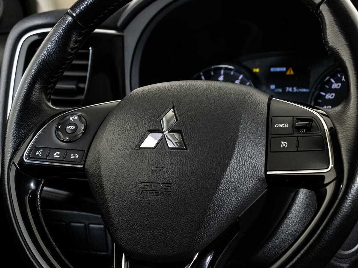 Б/У Митсубиши Оутлэндер 2019 года. Фото: #10